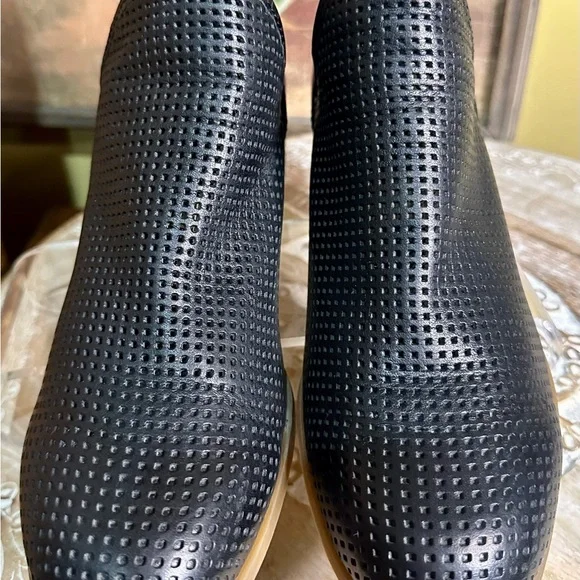 EUC Sofft Black Perforated Leather Ankle Bootie w/ V Notch Size: 8.5 - Picture 7 of 12